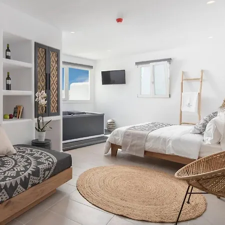Apartment σουίτα με θέα στη θάλασσα και εσωτερικό τζακούζι *